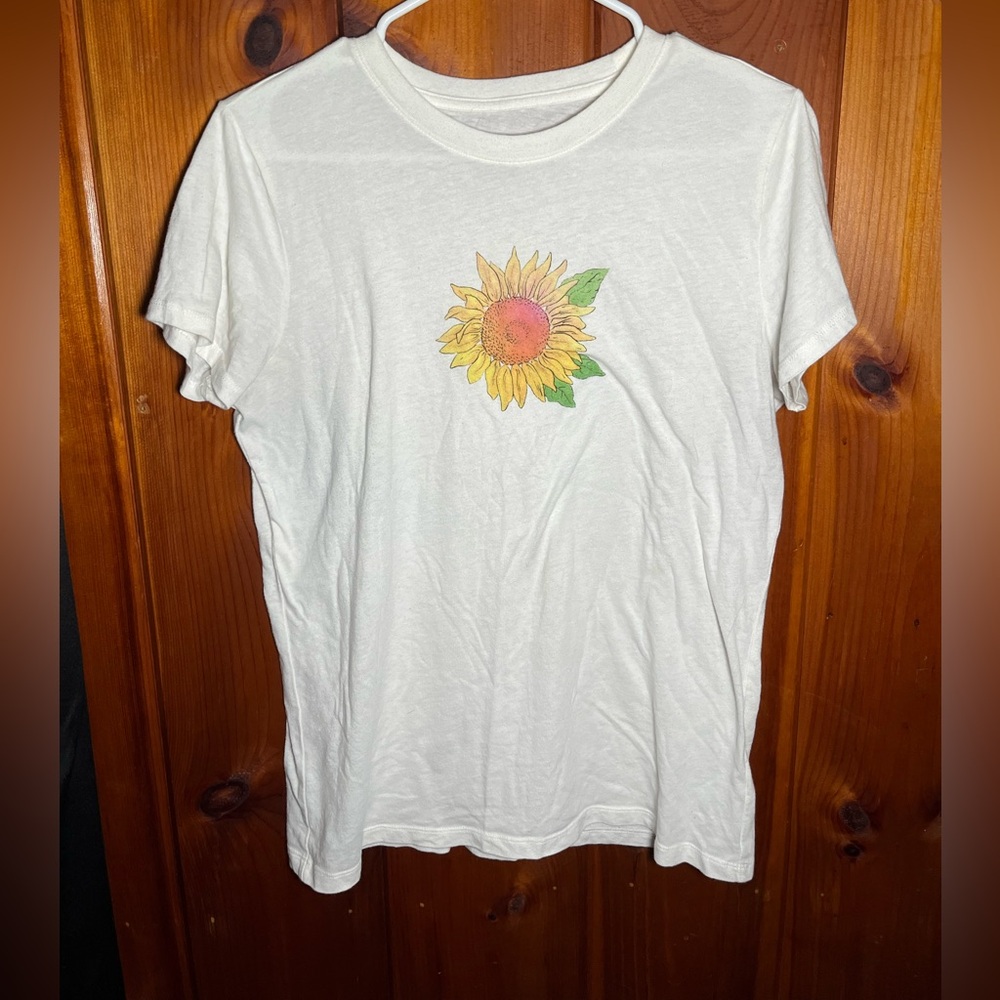 This white Aeropostale shirt is an xL and in good condition